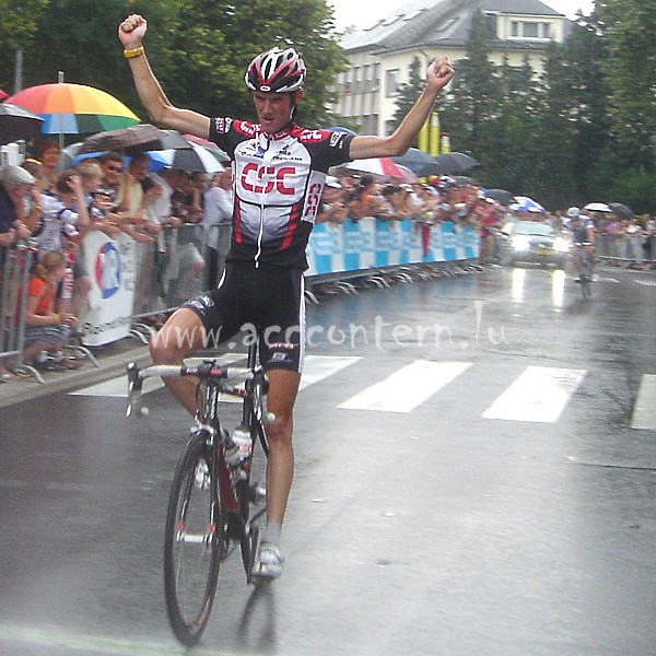 Frank Schleck wird Luxemburgischer Strassenmeister 2005 mit einigen Metern Vorsprung vor Kim Kirchen
